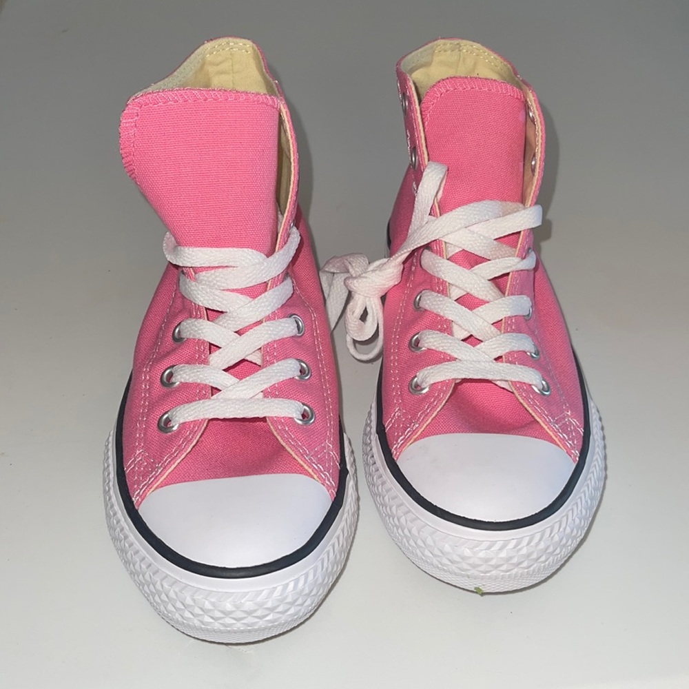 Converse Girls youth hightop canvas shoe Sz 2
